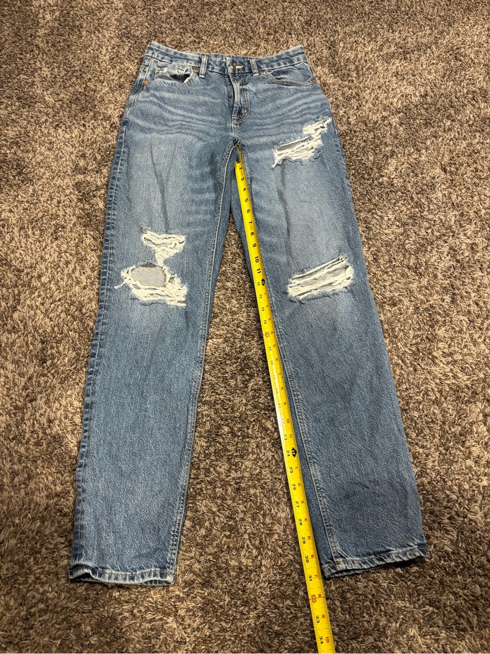 Women's American Eagle Light Blue Distressed Curvy Mom Jeans - Picture 4 of 8